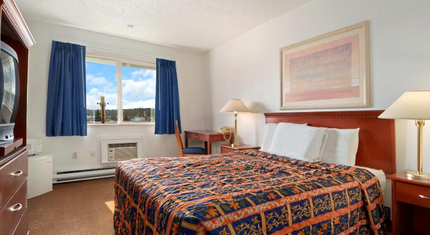 Travelodge by Wyndham Port of Tacoma WA photo