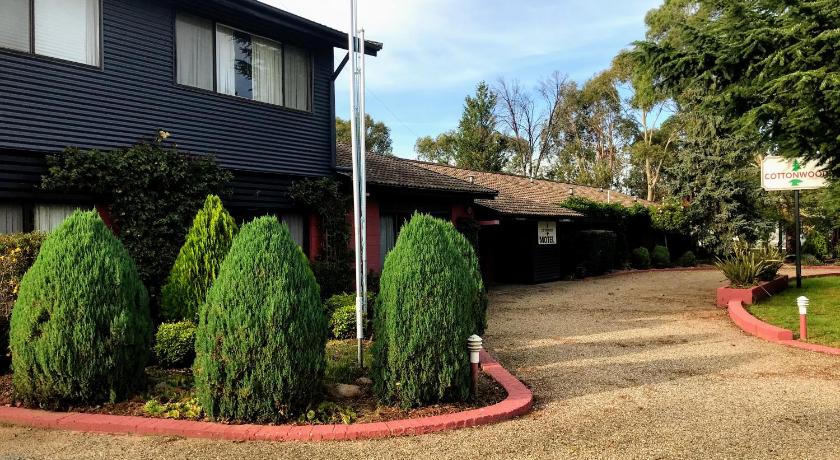 Cottonwood Motel photo