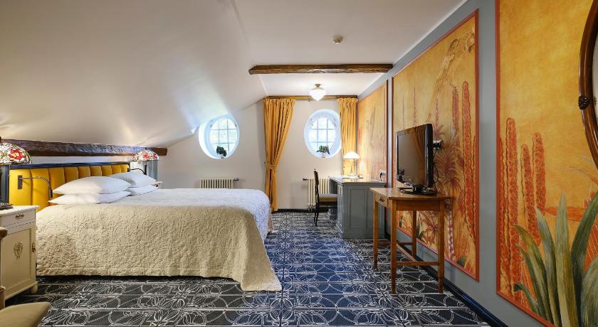 Image of Sky Parlor Spacious Double or Twin Room 3
