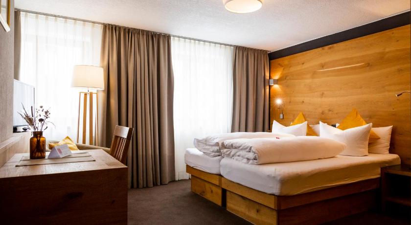 Hotel Montfort — Hotel in Sankt Anton am Arlberg