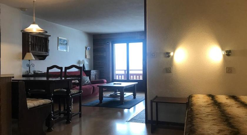 Image of Apartment with Mountain View 2