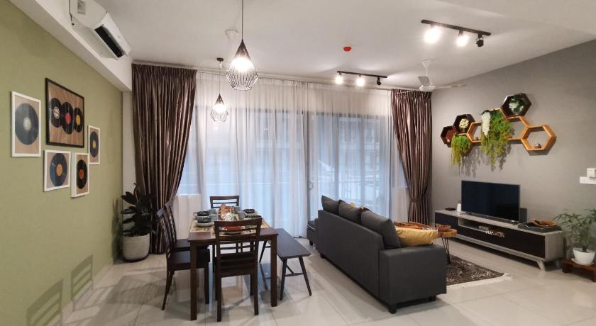 Geniehome PoolView 3BR 100mbps@Utropolis Shah Alam photo