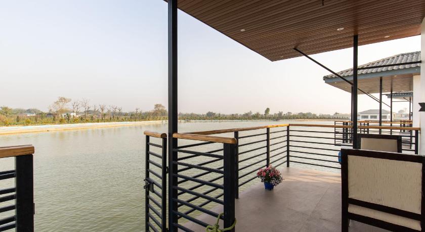 Image of Honeymoon Suite 5