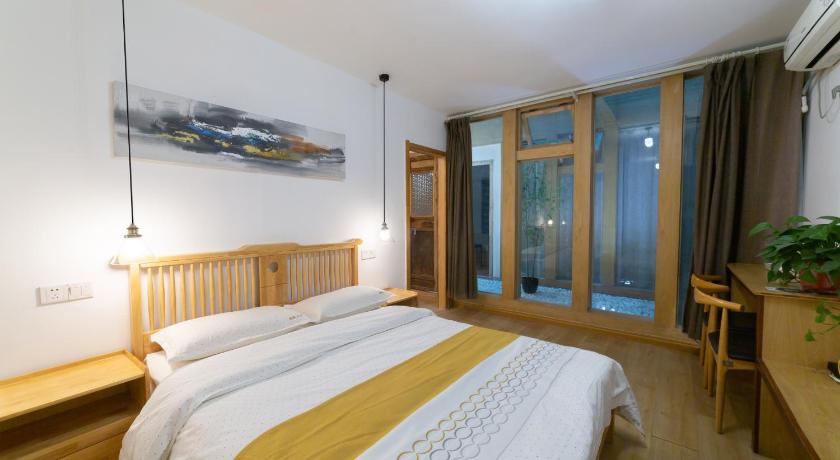 Image of Family Room with Bathroom 8