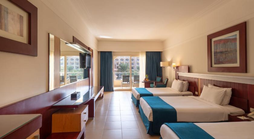 Image of Club Room Pool View 4
