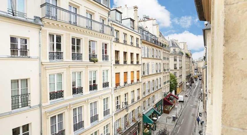 Residence central marais photo