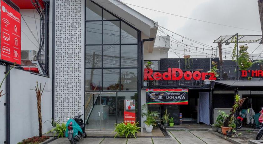 RedDoorz @ Demangan Sari Residence