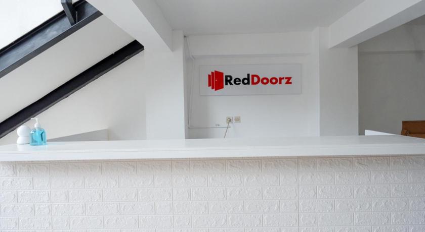 RedDoorz @ Demangan Sari Residence