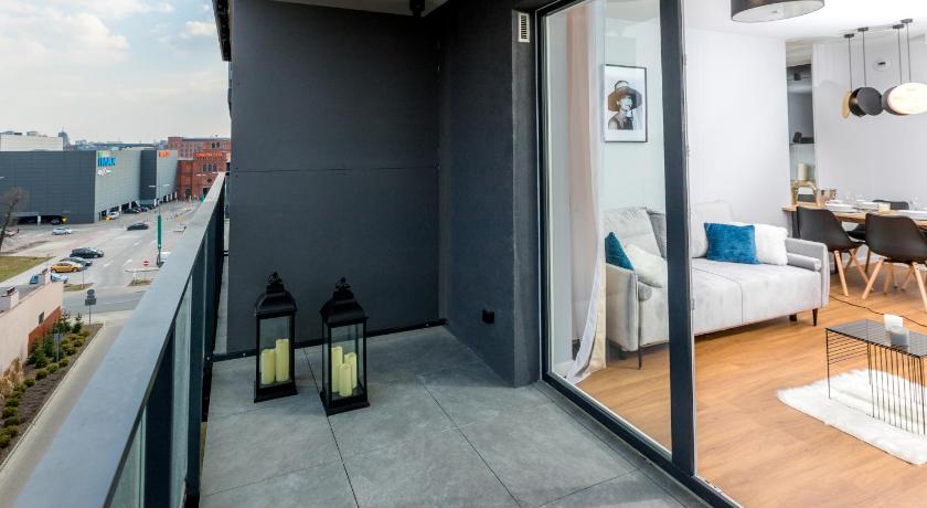 Maloves Apartment NETFLIX photo