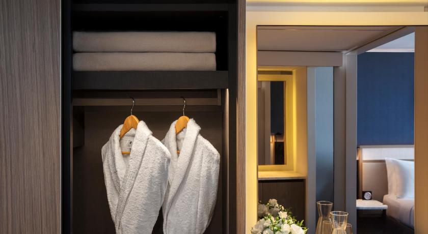 Image of 1 King Bed Darling Harbour View With Club Access 12