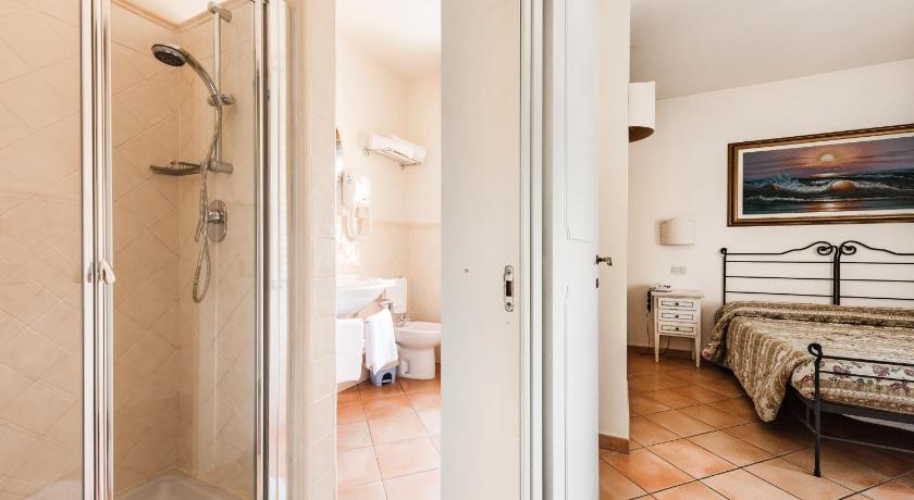 a hotel room with a shower and a bed, Residence Isola Verde Cisanello in Pisa