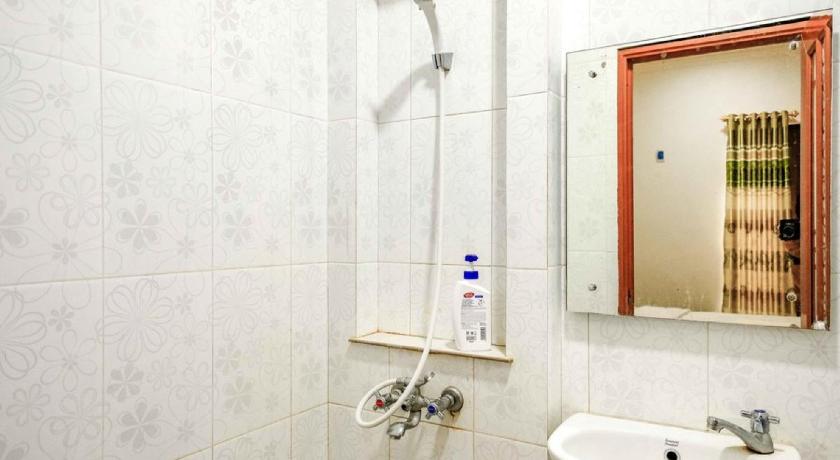 Rudi Rooms near Stasiun Cikarang Mitra RedDoorz – Jakarta, ID