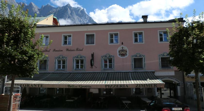 Weisses Rossl Werfen — Hotel in Werfen