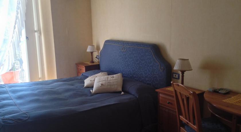 Image of Large Single Room 8