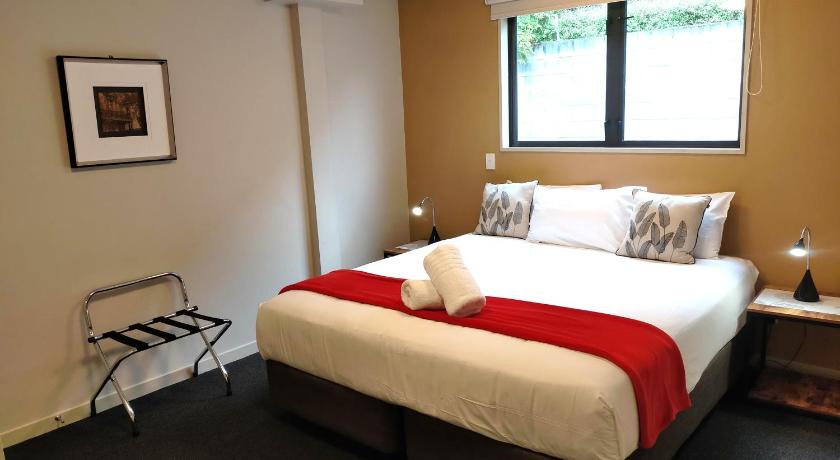 Image of 4-Bedroom Two-Bathroom Mountain View Apartment 12