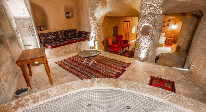 Caldera Cave Hotel - image 8
