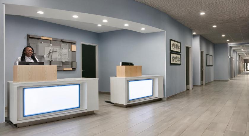 Holiday Inn Express Hotel & Suites Norfolk Airport photo