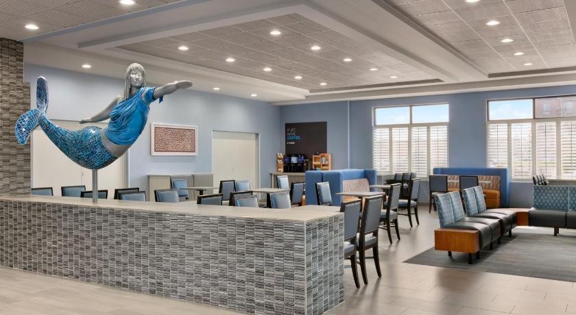 Holiday Inn Express Hotel & Suites Norfolk Airport photo