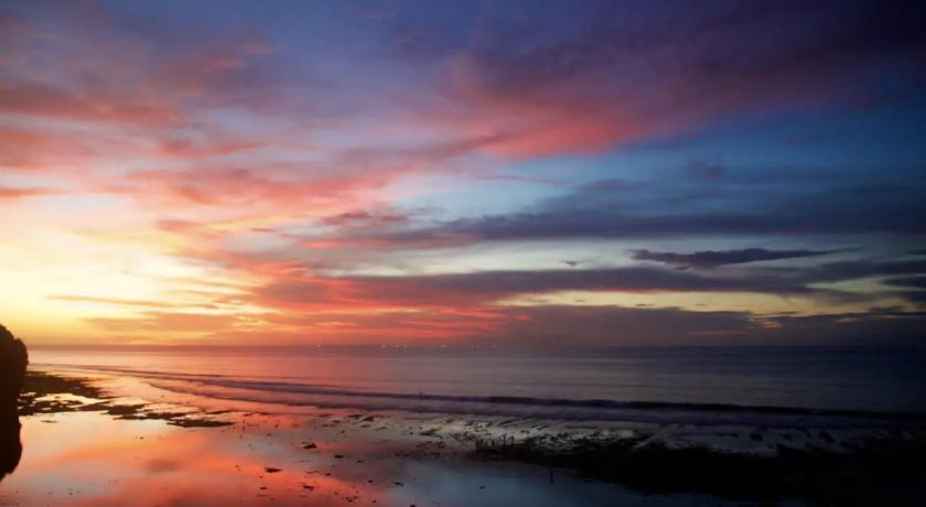 Bale Bingin Beachfront Stay photo