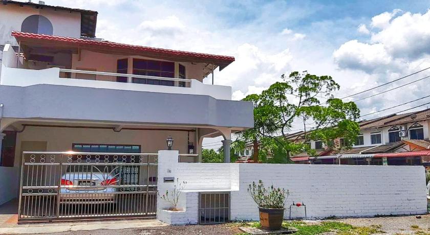 SS Ipoh Homestay - with Jacuzzi 9-12pax — Hotel in Ipoh