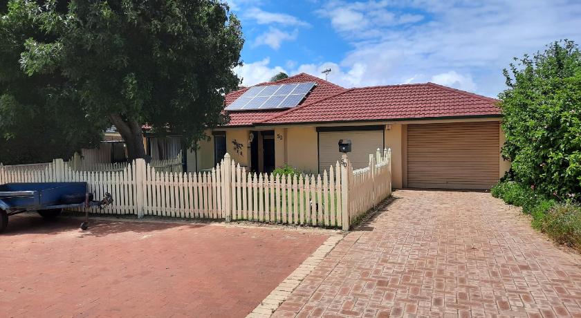 Comfortable Secure Homeshare NO QUARANTINE FACILITIES AVAILABLE photo