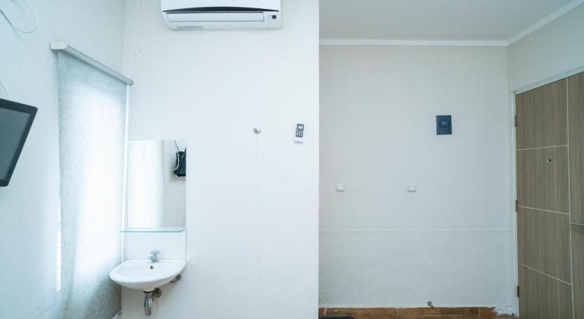 77 Guest House Serpong Mitra RedDoorz – Tangerang, ID
