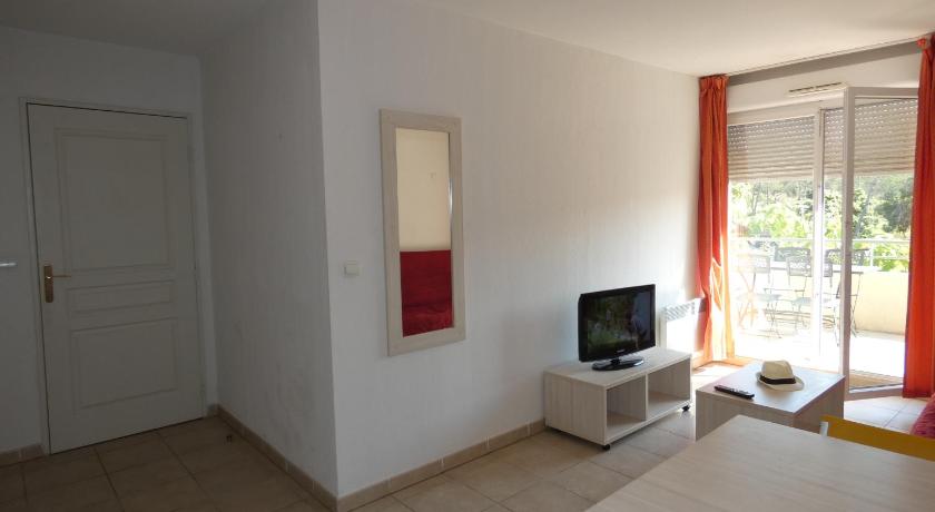 Image of Two-Bedroom Apartment - Pool Side 6