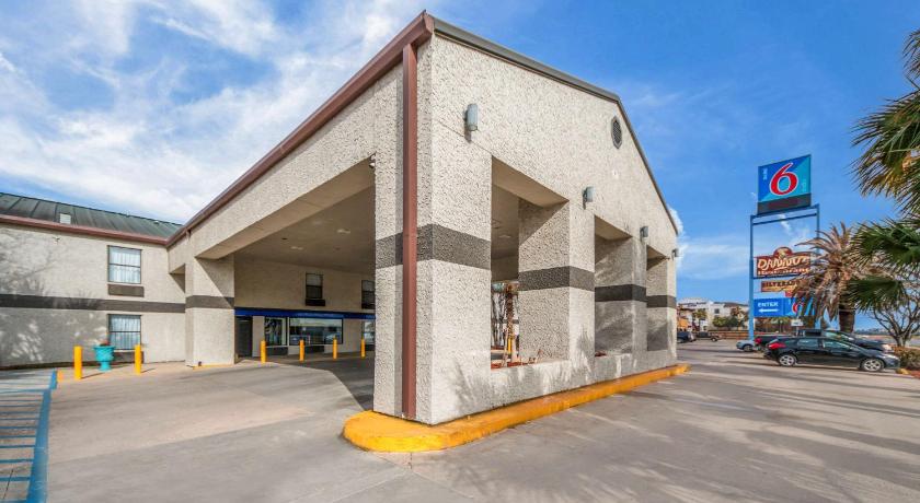 Motel 6-Laredo, TX - North I-35