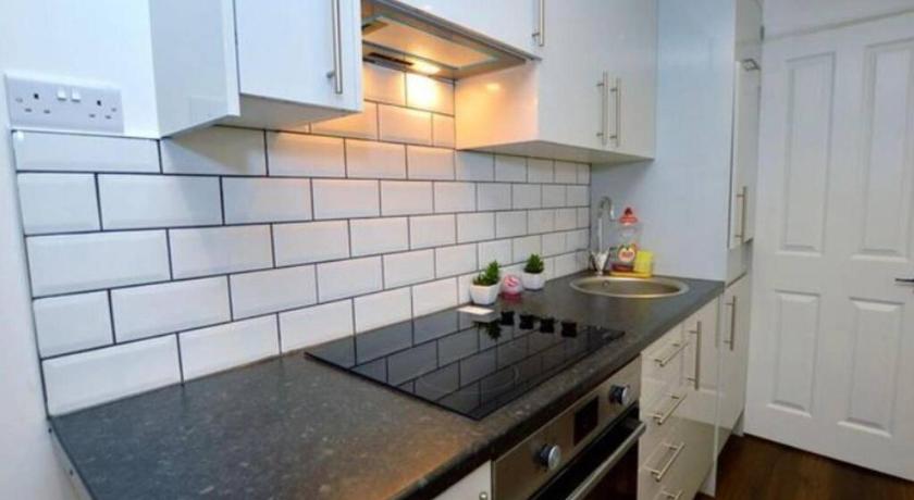 Small Cosy Studio In Plaistow. East London photo