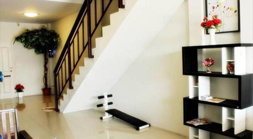 촌부리 Be Rich Hotel 2つ星 ホテル 眺望