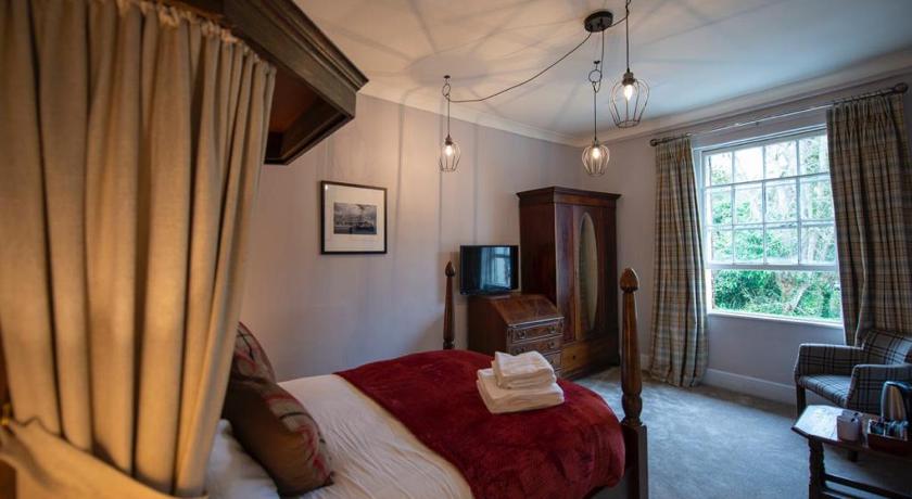 The Leicester Arms Hotel