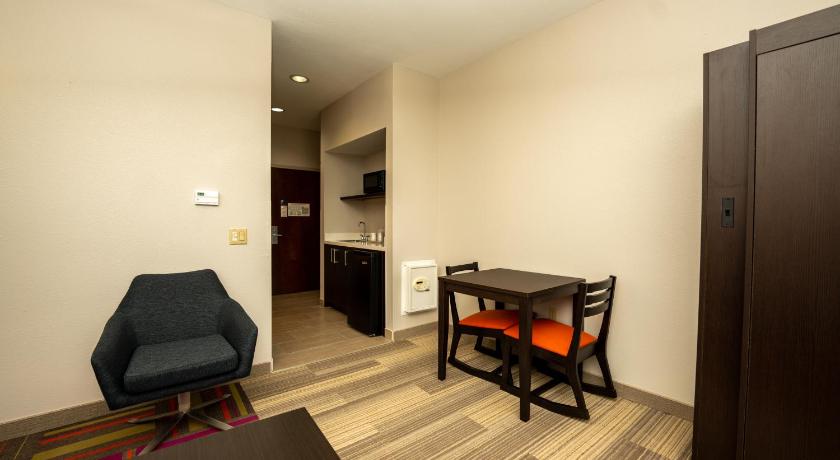 Holiday Inn Express Hotel & Suites Deer Park