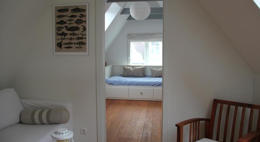 Image of Cottage with Garden View 5