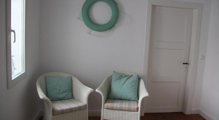 Image of Cottage with Garden View 11