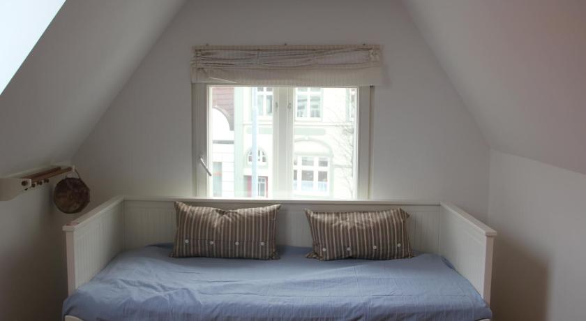 Image of Cottage with Garden View 7