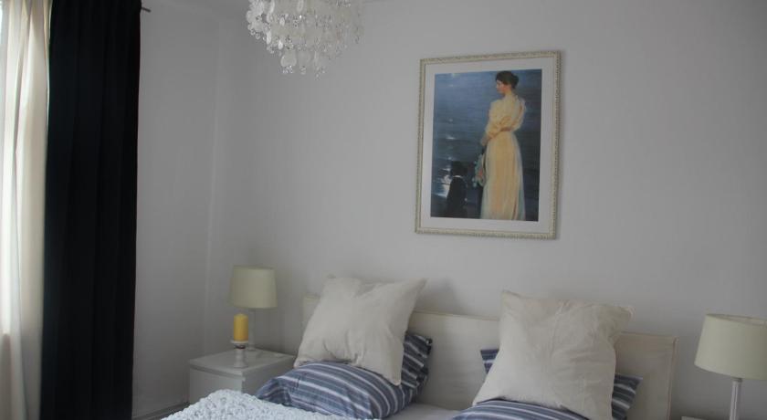 Image of Cottage with Garden View 0