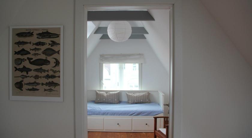 Image of Cottage with Garden View 3