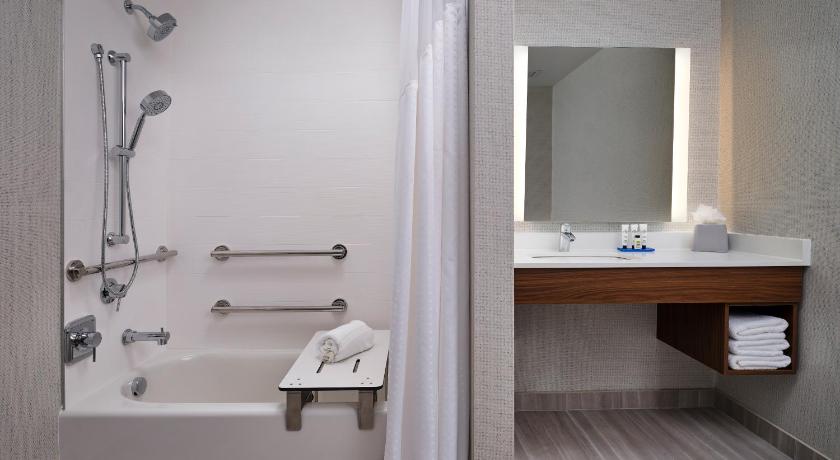 Holiday Inn Express and Suites Lockport