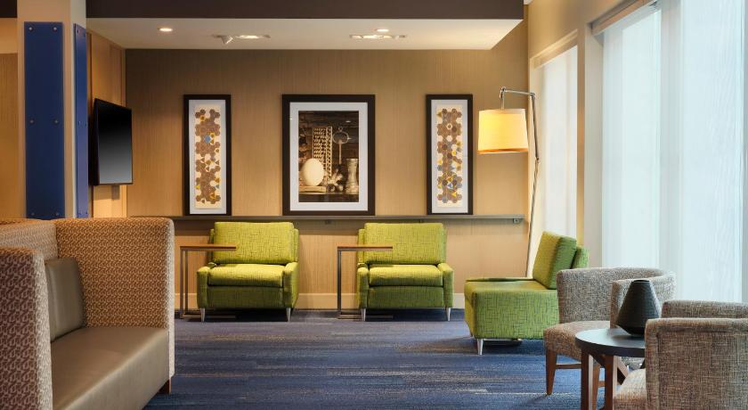 Holiday Inn Express and Suites Lockport