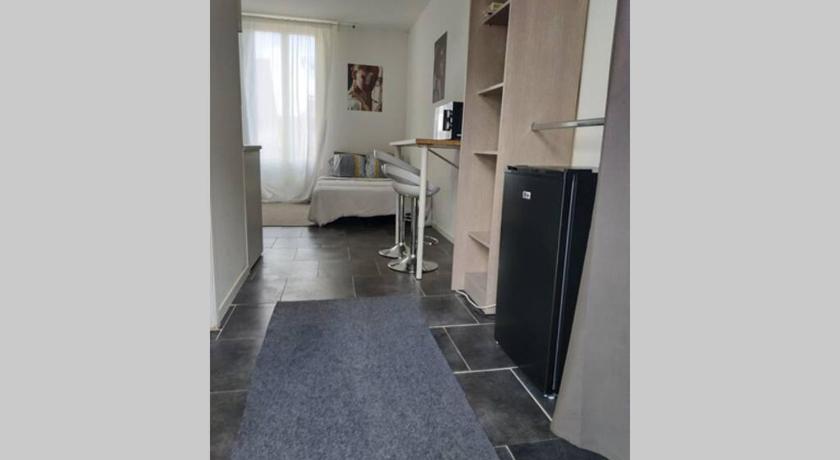 Studio Cosy et fonctionnel drancy CDG — Hotel in Drancy