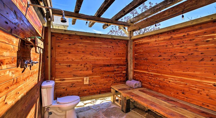 New Braunfels Home with Spacious Deck and BBQ Grill! photo
