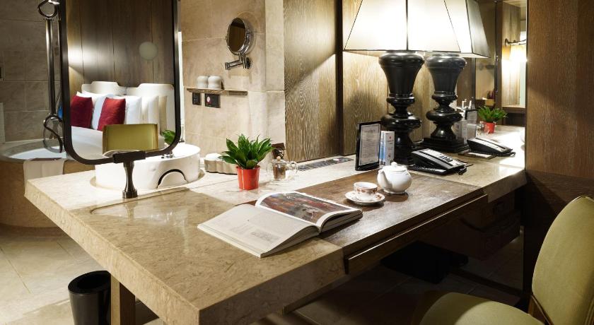 Image of Executive King Room - No Parking Fee Included 6