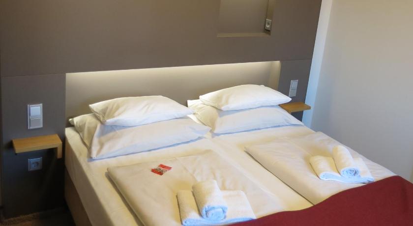 Hotel Neuthor photo