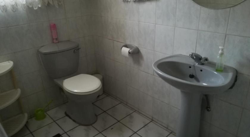 a bathroom with a toilet, sink, and tub, Pilot Inn Accommodation in Johannesburg