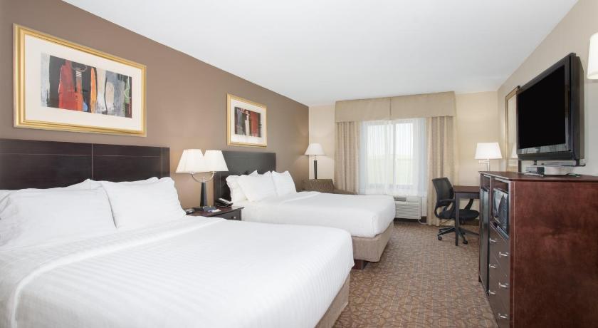 Holiday Inn Express Hotel & Suites Concordia US 81 photo