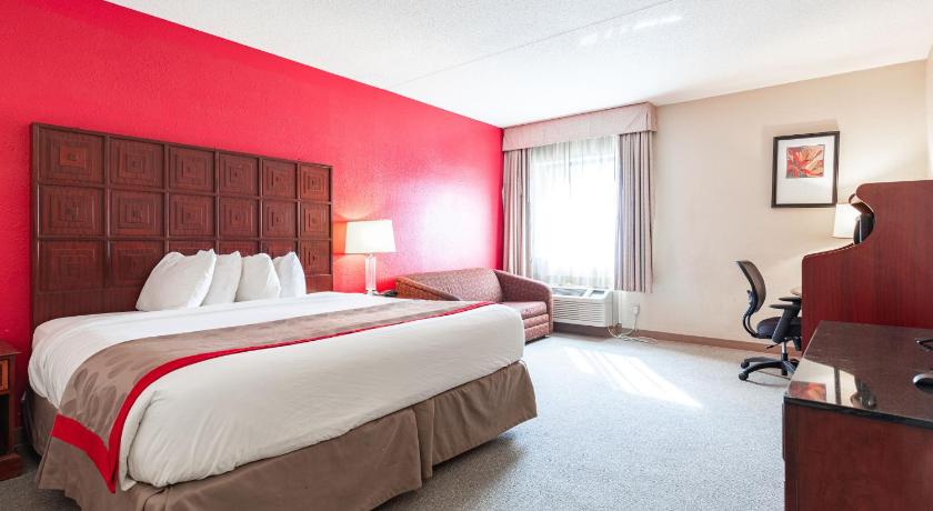 Ramada by Wyndham Columbus Polaris