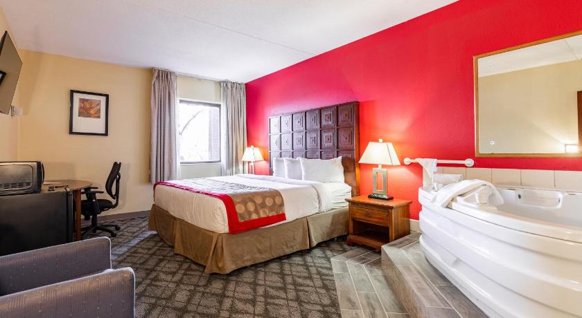 Ramada by Wyndham Columbus Polaris