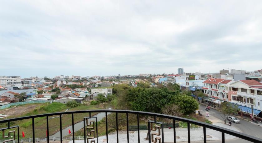 a view from a balcony of a city street, La Casa Tuy Hoa in Tuy Hòa (Phú Yên)