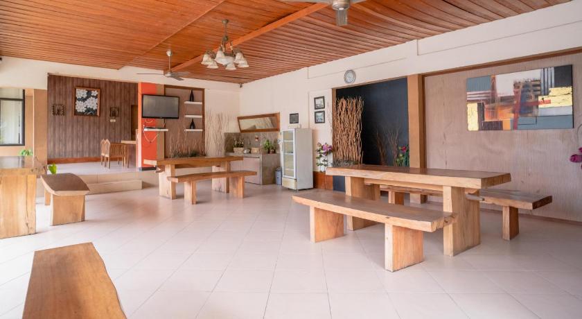 RedDoorz Plus @ Raya Senggigi Lombok