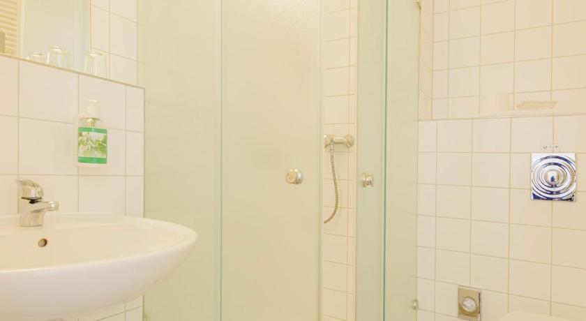 Hotel Am Tiefwarensee photo